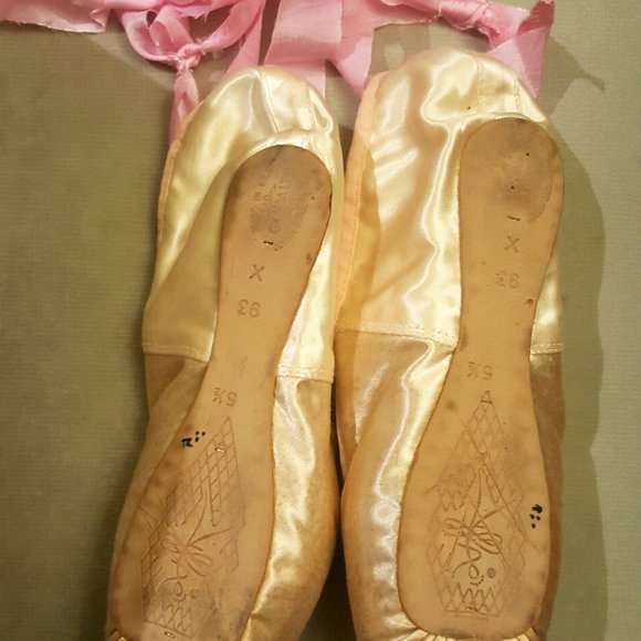 Vintage Ballet Pointe Shoes ~ Decorative - Picture 4 of 6